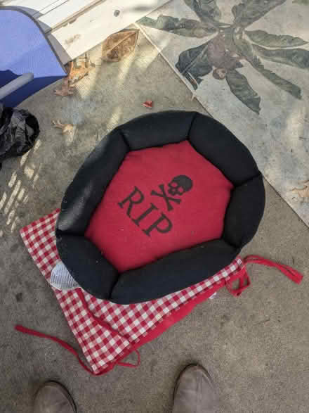 Photo of free RIP pet bed (Robbinsville) #1