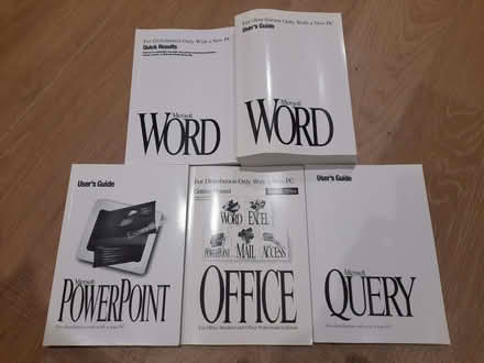 Photo of free Microsoft User's Guides. Word, PowerPoint, Office, Query. (Sunningdale SL5) #1