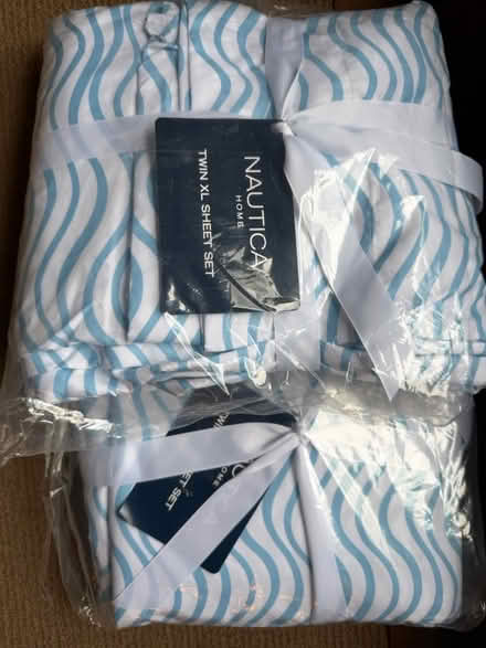 Photo of free Twin XL Sheet Sets (Chesterbrook Rd & N Albemarle) #2