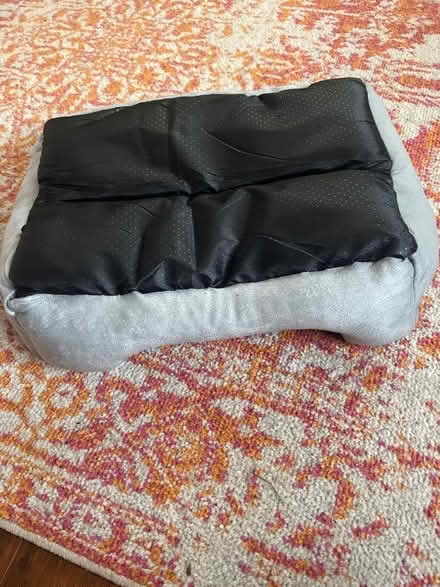 Photo of free Small dog/cat bed (Bedfont TW14) #2