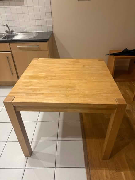 Photo of free Dining table (W1u 6bt) #1