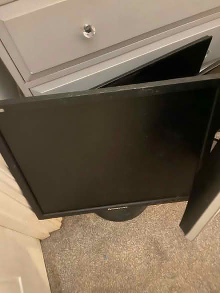 Photo of free 2 monitors, 1 tv and 1 computer (Biggin Hill TN16) #4