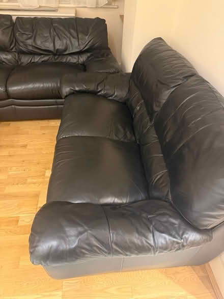 Photo of free Sofa set (W1u 6bt) #3