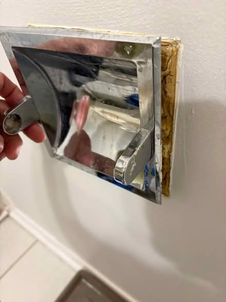 Photo of free 2 Toilet paper holders (L5L 5P5) #3