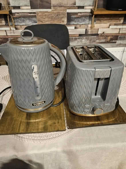 Photo of free Tower Kettle and Toaster Set (Heckmondwike) #1
