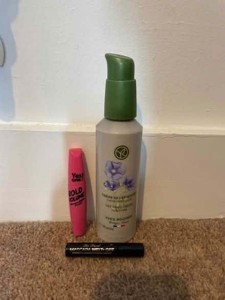 Photo of free Makeup and makeup bag (Elephant and castle SE1) #1