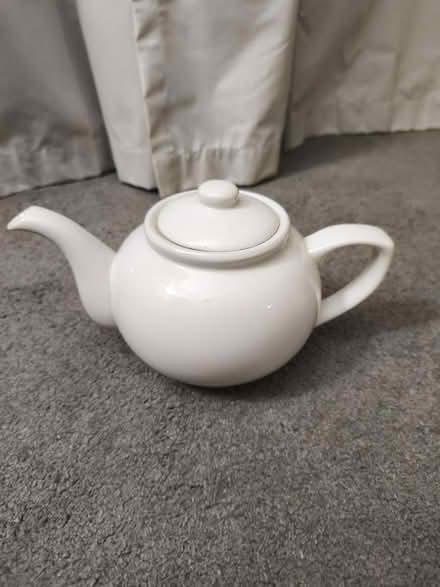 Photo of free Small white teapot (Loughborough LE11) #1