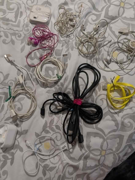 Photo of free Random chargers & ear buds (Garth Rd. Scarsdale, NY) #1