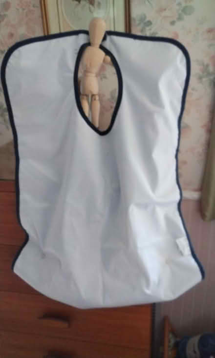 Photo of free adult bib (Barford, near Warwick CV35 8EX) #3