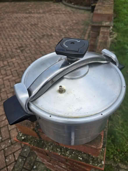 Photo of free Pressure pot (IG6 3s) #2
