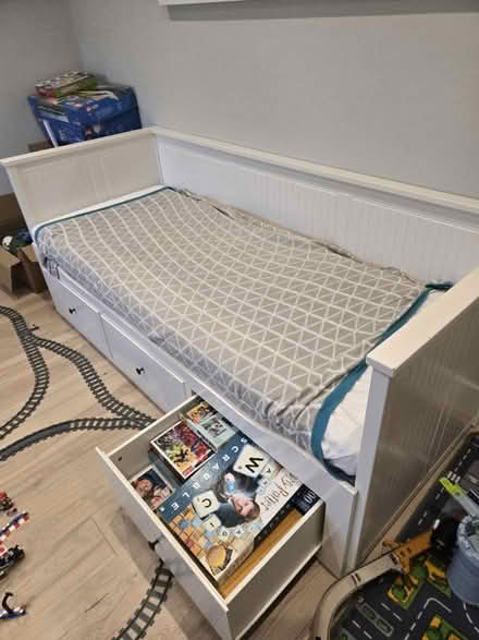 Photo of free White Hemnes IKEA daybed (KT13 Weybridge) #1