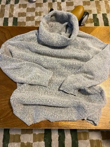 Photo of free Women’s sweater (NE DC 20018) #1