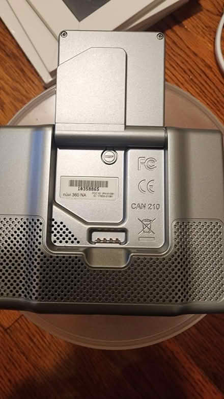 Photo of free Garmin Nuvi 360 (E12th ave S - 11229) #2