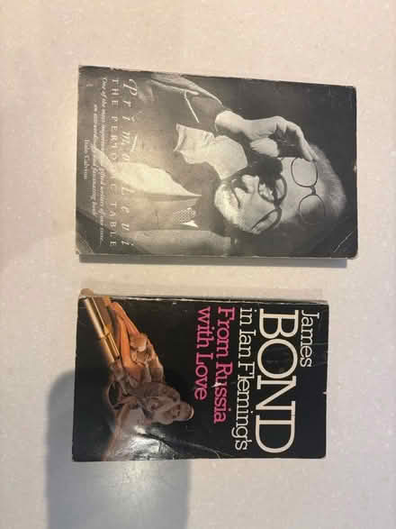 Photo of free 2 books: 1 James Bond 1 Primo Levi (W4) #1
