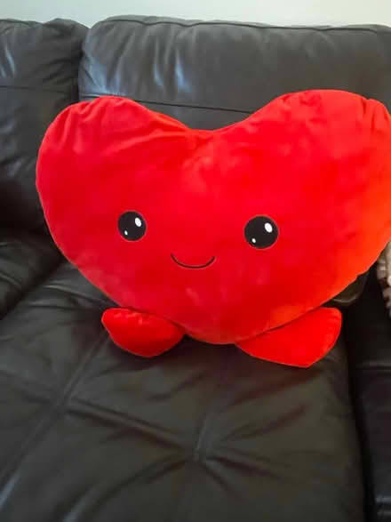 Photo of free Heart shape cushion (DA16) #2