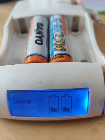 Photo of free AA / AAA battery charger for NiMH batteries (Fiveways BN1) #1