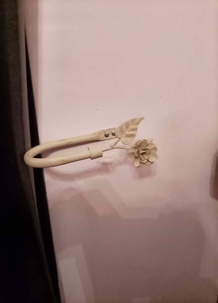 Photo of free Curtain pole (Newport on Tay DD6) #2