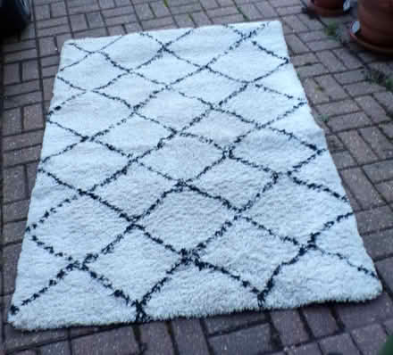 Photo of free Rug (KT21 Ashtead Surrey) #1