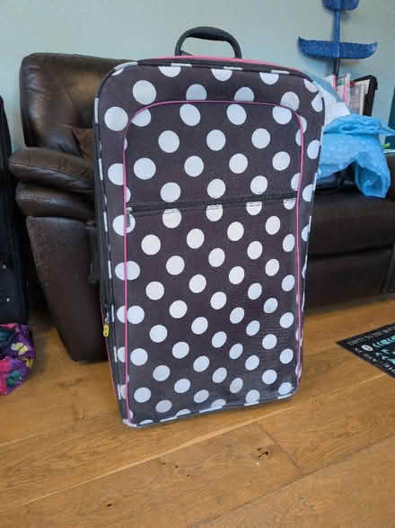 Photo of free Really big suitcase (IP6) #1