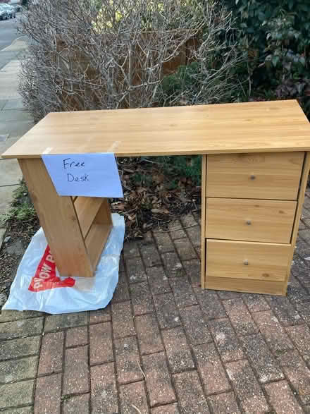 Photo of free Desk (Motspur Park KT3) #1