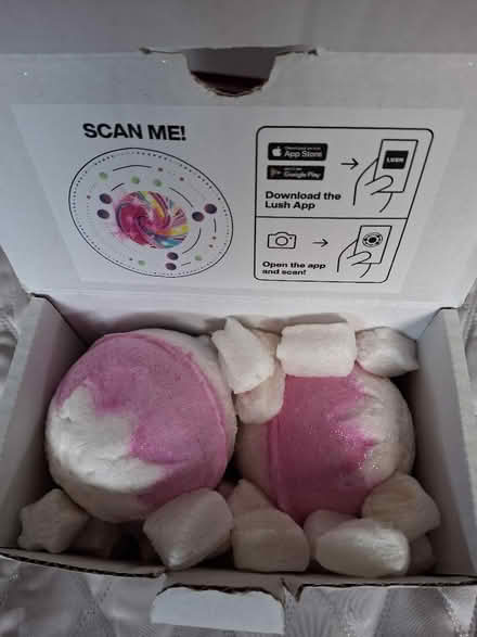 Photo of free Two Lush bath bombs (Cam GL11) #1