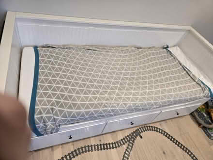 Photo of free White Hemnes IKEA daybed (KT13 Weybridge) #3