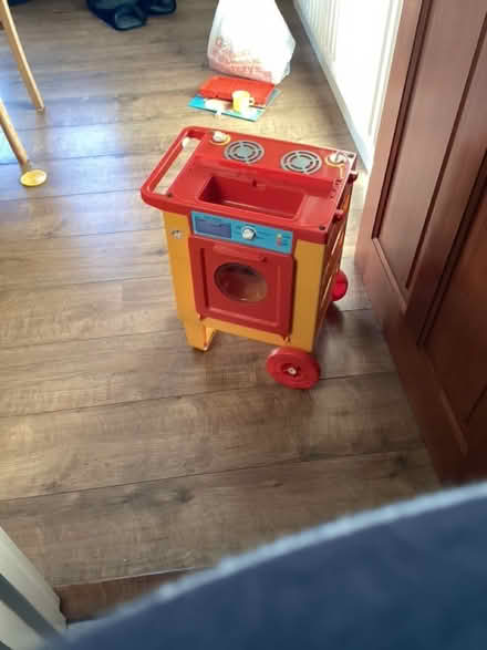 Photo of free Play Kitchen ( vintage ) (Wallington PO16) #1