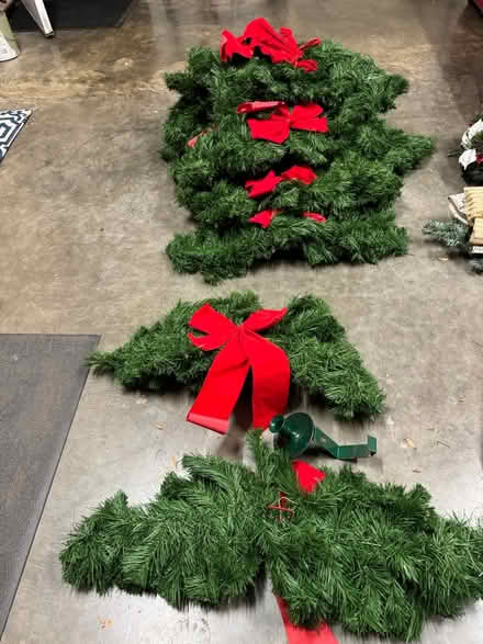 Photo of free Window swag wreaths (NE Vienna) #2