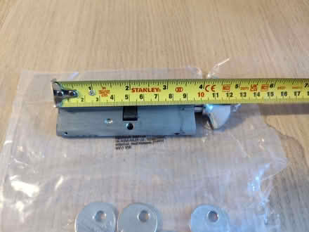 Photo of free Era 1 star thumbturn cylinder lock - 45/50 nickel - 4 keys (St Margarets TW1) #2