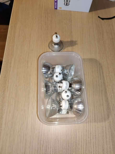 Photo of free Various incandescent light bulbs and spot lights (St Margarets TW1) #1