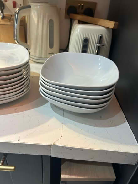 Photo of free Full dinner set (Eh6) #2