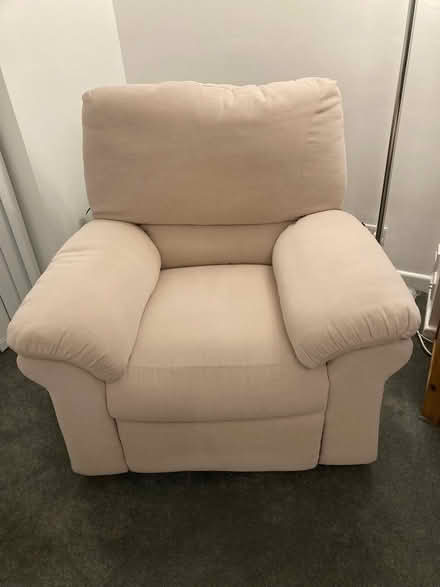 Photo of free Beige recliner sofa and 2 recliner armchairs (Beckley BH23) #3