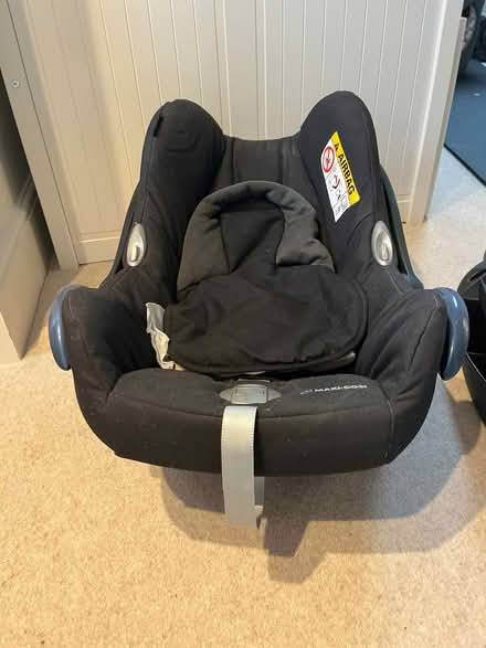 Photo of free Maxi cost car seat size 0-1 (Hampton Hill TW12) #4
