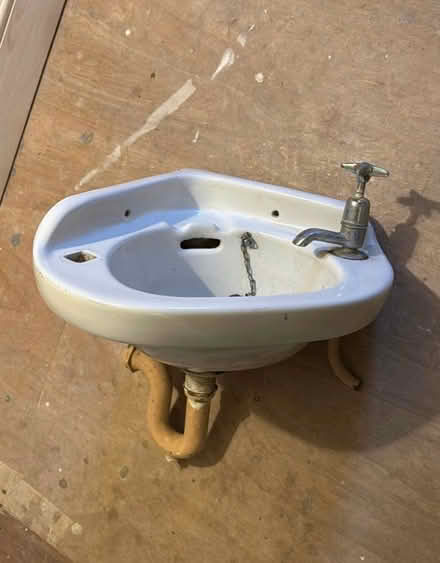 Photo of free Sink (Twickenham TW1) #1