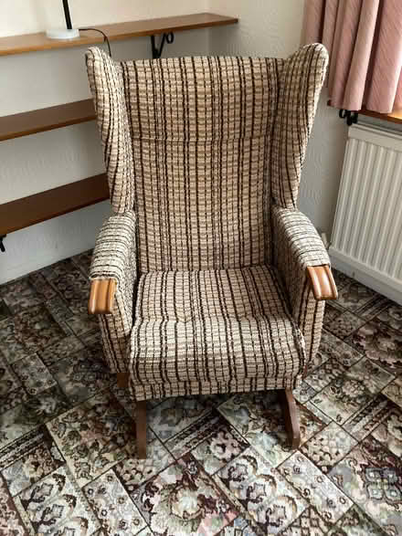 Photo of free Rocking chair and small pouffe (Church End LU6) #2