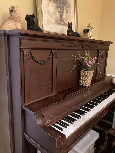 Photo of free Upright Piano (Oakville, Ontario) #2