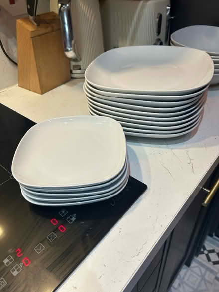 Photo of free Full dinner set (Eh6) #3