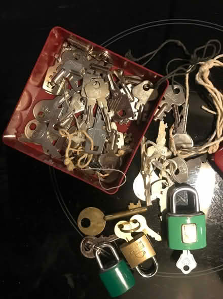 Photo of free A variety of small keys and 3 small case padlocks (Kingston KT1) #1