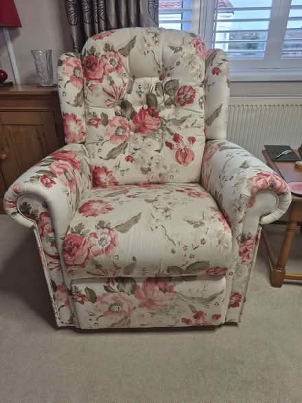 Photo of free HSL manual reclining chair (Hullbridge SS5) #1