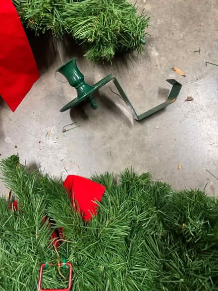 Photo of free Window swag wreaths (NE Vienna) #4