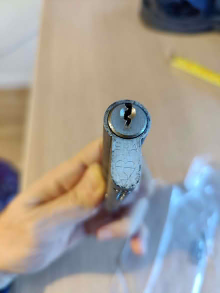 Photo of free Era 1 star thumbturn cylinder lock - 45/50 nickel - 4 keys (St Margarets TW1) #1