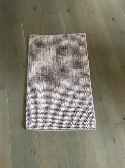 Photo of free Pink bathroom mat (Whitechapel E1) #1