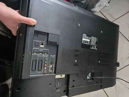 Photo of free 32 inch toshiba tv (Quaker Drive) #4