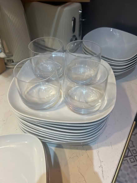 Photo of free Full dinner set (Eh6) #4