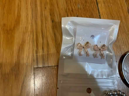 Photo of free fashion jewelry (Bellrock area Malden) #2