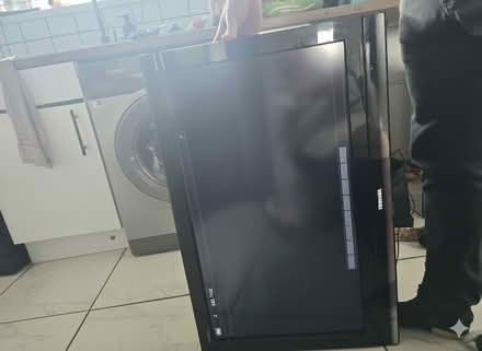 Photo of free 32 inch toshiba tv (Quaker Drive) #3