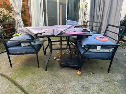 Photo of free Pateo set with umbrella (newark) #1