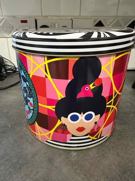 Photo of free Empty large panettone tin (East molesey) #2