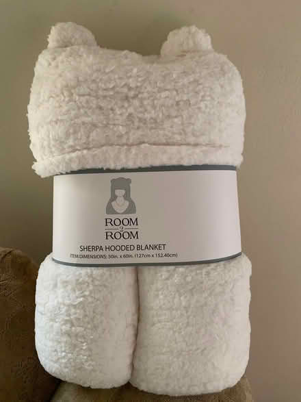 Photo of free Sherpa blanket with hat (Bellrock area Malden) #1