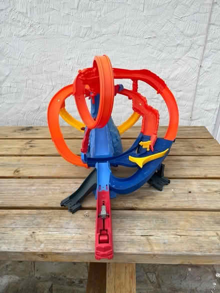 Photo of free Hot wheels track #2 (Penisarwaun LL55) #1